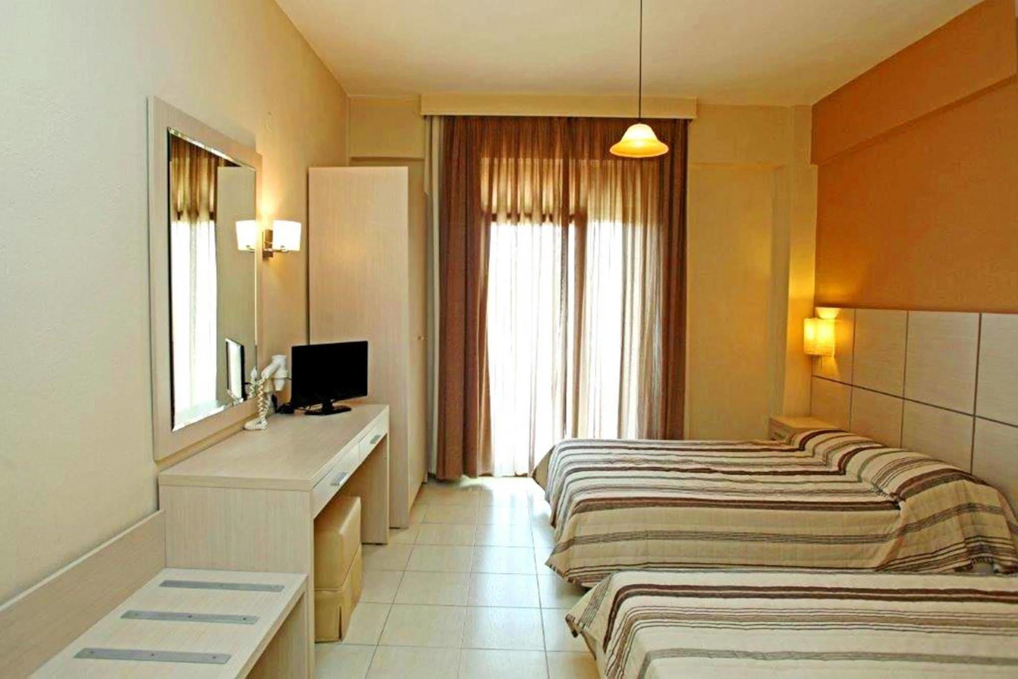Aristotelis Hotel Фурка Екстериор снимка